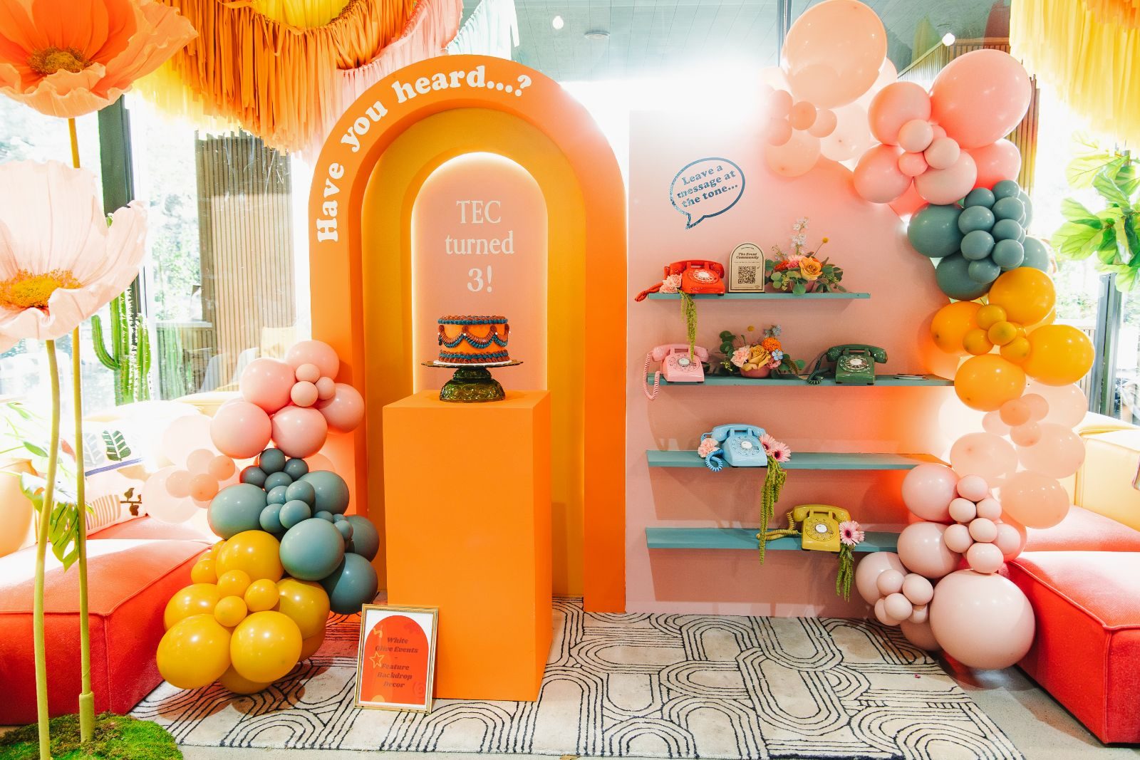 TEC turns 3 — balloon wall by @skyballoonbar